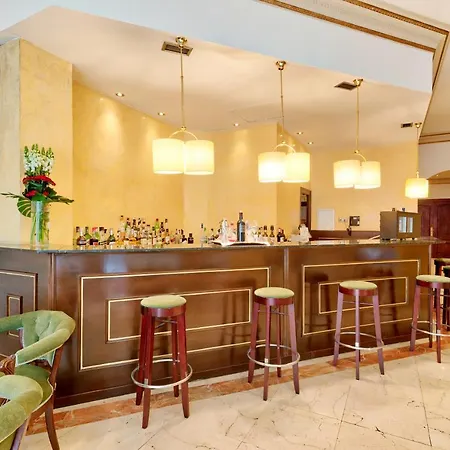 罗杰德鲁里亚酒店 酒店 4*