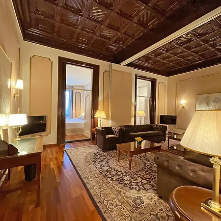 ホテル ロジャー デ ジュリア 4*