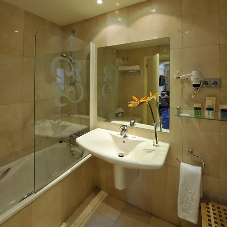 로저 데 루리아 호텔 4*