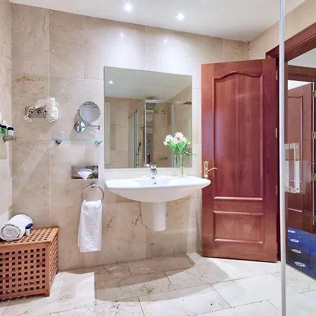 호텔 로저 데 루리아 4*