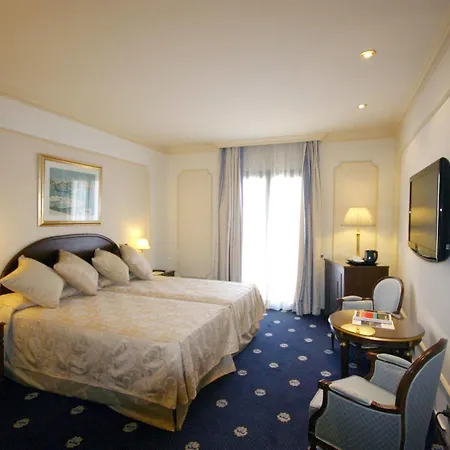 로저 데 루리아 호텔 4*