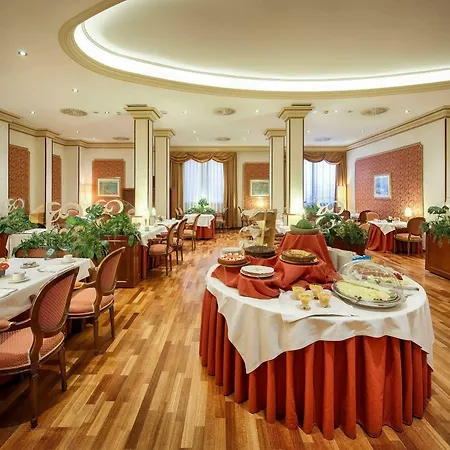 ロジャー デ ジュリア 4*