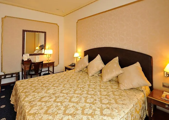 ロジャー デ ジュリア ホテル