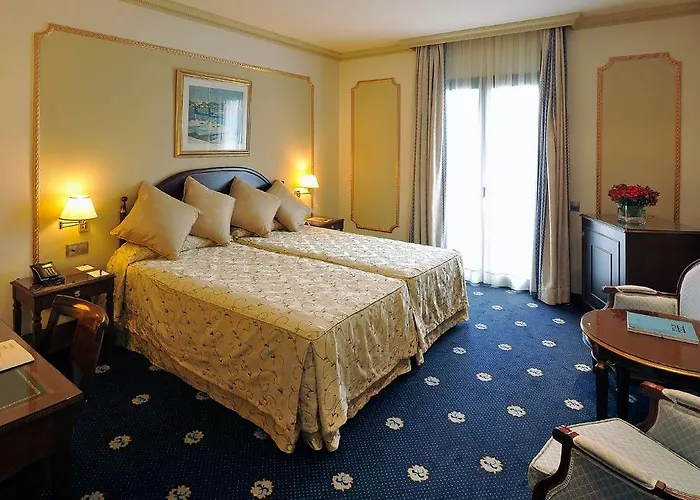 ロジャー デ ジュリア ホテル 4*