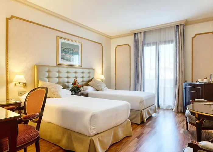 ロジャー デ ジュリア ホテル 4*