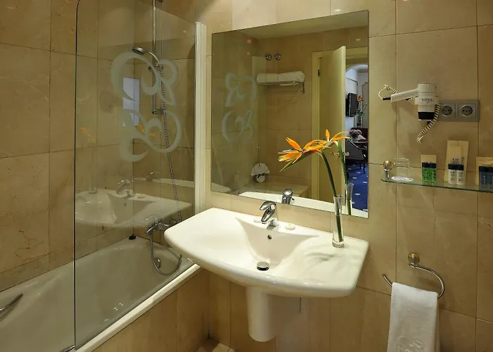 ロジャー デ ジュリア ホテル 4*