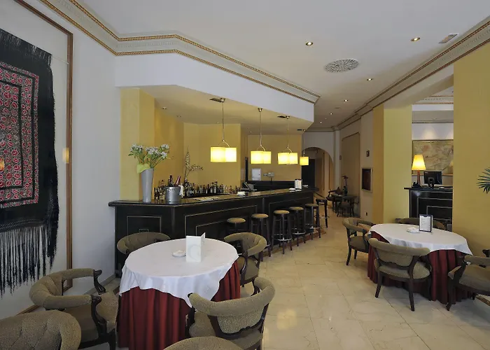 ロジャー デ ジュリア 4*