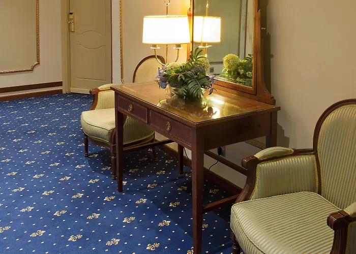 ロジャー デ ジュリア 4*