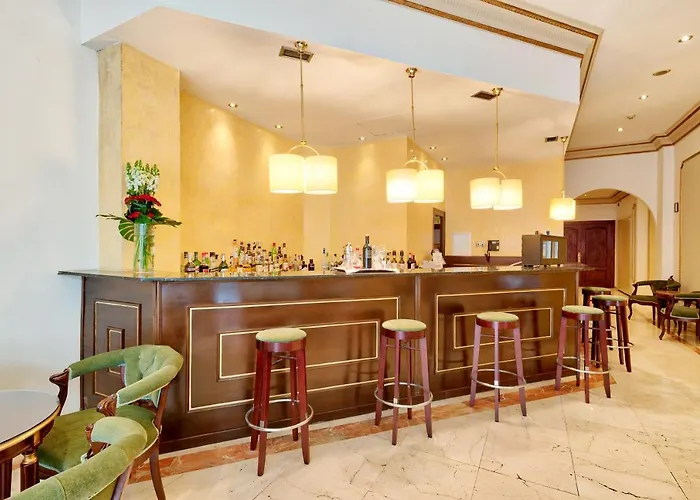 ロジャー デ ジュリア ホテル 4*