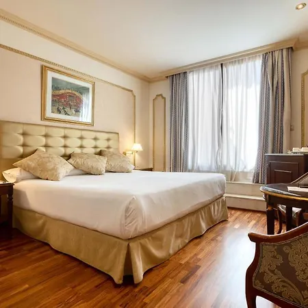 Otel Roger De Lluria
